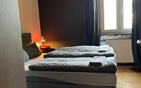 Vis-A-Vis Apartments